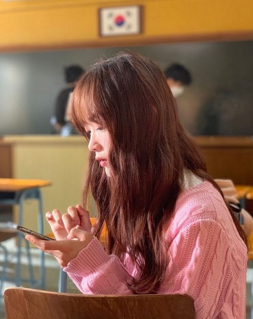 Actor Lee Yoo-Mi showed the Bone Ca contradicting Nayeon in the Netflix series My School Now.Lee Yoo-Mi wrote on Instagram on the 1st, A careful Nayeon who seriously shares the photos taken at the geology scene, and posted a picture of the back story now my school.Lee Yoo-Mi in the photo is looking into her mobile phone in a pink cardigan, with a unique lovely and cute atmosphere.Actor Park Ji-hoo expressed his affection with the comment Photowriters sister, and Actor Lee Eun-sam caught the eye by writing I did not shoot with my sister. I am upset.Meanwhile, Lee Yoo-Mi played villain Nayeon in the school zombie Now My School; the series topped Netflixs world number one a day after it was released.