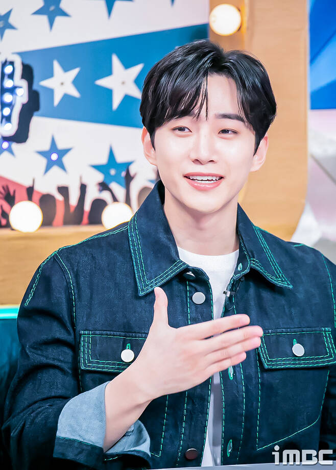 From the appearance of Lee Joon-ho seen at 2PM to the Forgotten Mountain of serious eyes called Our Palace, various charms introduced in Radio Star are revealed.Lee Joon-ho and Lee Se-young, who gathered topics with Red End of Clothes Retail on the day, showed off their extraordinary chemistry with Jang Hye-jin, Oh Dae-hwan, Kang Hoon and Lee Min-ji.In particular, Lee Joon-ho showed 2PM Emperor Penguin with his cute Fox eyes when Radio Star broadcast recording began.In addition, the eyes and voice tone of Isan, which did not forget Forgotten Mountain, gave a special charm. Also, a sincere expression of Kanghoon Dance attracted attention.MBC Radio Star is broadcast every Wednesday at 10:30 pm.iMBC