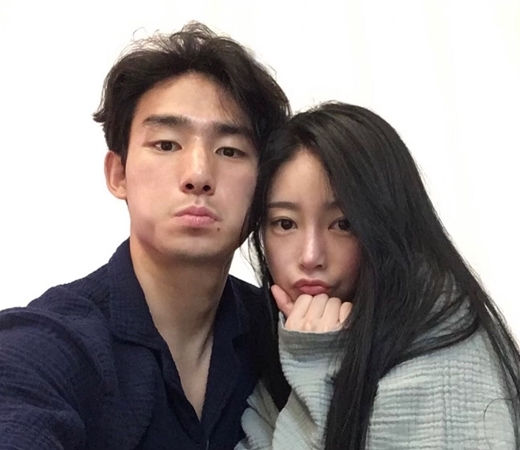 So-yeon (real name So-yeon and 35) from girl group Tiara released a picture of her couple with her husband Cho Yu-min, 26, who is a former soccer player.So-yeon posted a picture on the 3rd day of the Instagram, saying, It is a # New Years Day that I reunited in a month. I spend time with my parents and just one day date yesterday!Its a selfie photo taken affectionately with boyfriend Cho Yu-min, with So-yeon posing with one hand on his chin while closely adhering to Cho Yu-min.The resemblance of the two is impressive, especially in the photographs, the special love of So-yeon and Cho Yu-min is conveyed.Meanwhile, So-yeon, Cho Yu-min marriages in November after three years of devotion.After the season of Cho Yu-min, who belongs to Daejeon Hana Citizen, opens the marriage ceremony.