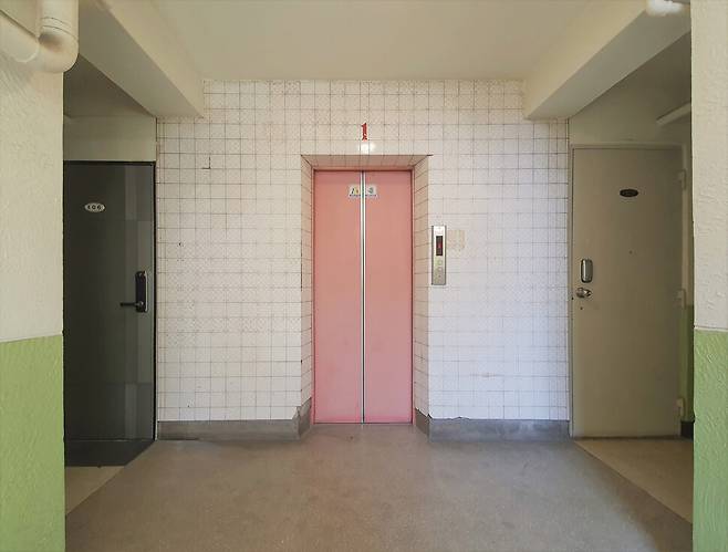 구축인 서울 종로구 행촌동 대성맨션 엘리베이터. 전명희 제공