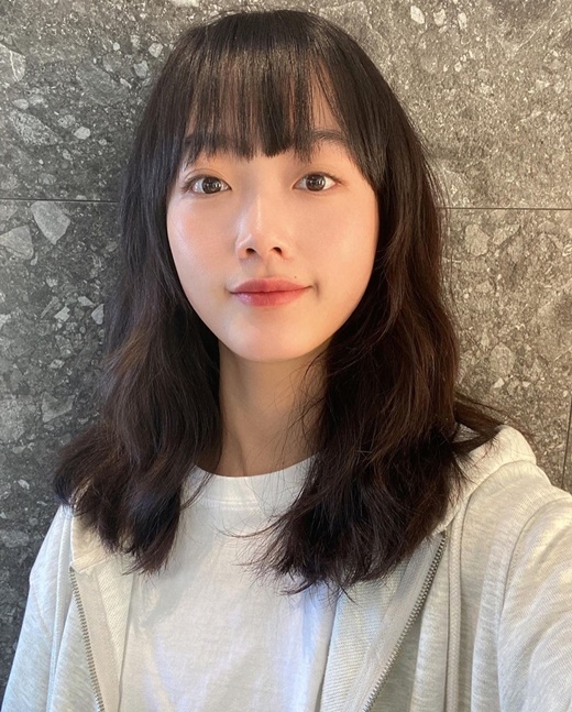 Actor Lee Yoo-Mi, 27, has revealed her lovely routine.On the morning of the 6th, Lee Yoo-Mi posted two photos on his instagram, saying, When you take a picture, you always come in.Lee Yoo-Mi left a selfie with a light smile, with a bright charm as her flawless skin draws attention.He took a life shot without worrying about the touch of a hair stylist.Lee Yoo-Mi appeared in the Netflix original series My School Now released on the 28th of last month.Our school now is a story about students who are isolated from the school where the zombie virus started and are fighting together to survive the rescue.Lee Yoo-Mi, who has been a hit for two consecutive years with Netflix Squid Game and My School Now.My school now is the number one place in the world in Netflix in a day after it was released, and it is showing terrible popularity such as top 10 in 91 countries in three days.