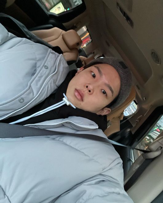 Singer Paul Kim flaunted his solid FijicalOn the afternoon of the 7th, Paul Kim posted a selfie on his personal SNS, saying, The way to the radio.Paul Kim in the photo is wearing his face in his clothes in a moving car and his shoulders are swollen.Paul Kim gave his fans a smile with an intense masculine look as if he were a shoulder gangster.In fact, the fans who saw this showed a lot of joy to Paul Kims recent situation by leaving comments such as I have been strong today, I think it is a sow doll, I am cute, I am a selfie and I am fighting without nervousness.Meanwhile, Paul Kim is currently appearing on TV Chosun Bucca Jeonseong era.Paul Kim SNS