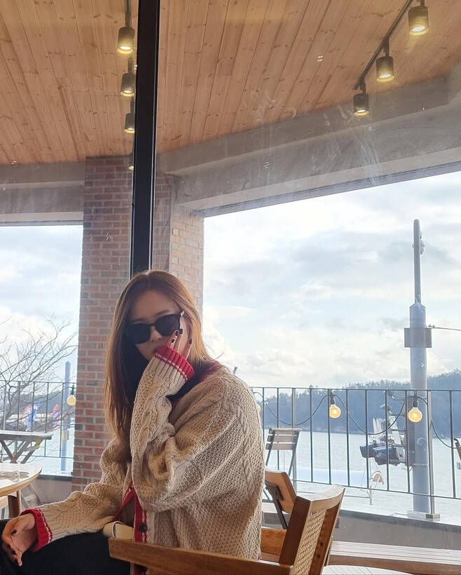 Actor Go Ah-ra showed off her innocent beauty.On the 9th, Go Ah-ra posted several photos on SNS with HAPPY.In the photo, Go Ah-ra is wearing sunglasses and staring at the camera in a cafe, especially covering half of her face, but she boasts perfect beauty.Meanwhile, Go Ah-ra returns to the screen after five years with the film Sad Tropical.Sad Tropical is an action noir depicting a boy from a boxing player who is pursued and chased by a target of mysterious people. Go Ah-ra, Kim Sun-ho and Kim Kang-woo appear.