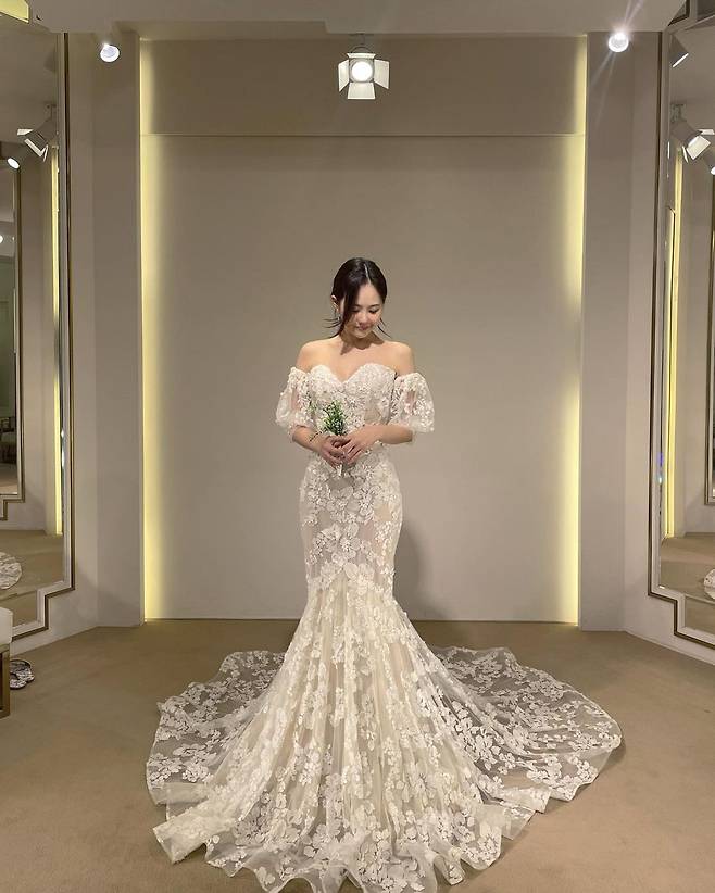 Hong Yeong-gi, CEO of shopping mall from Eulchan, showed off his wedding dress.Hong Yeong-gi said on his 9th day, I think Im really married. Im so excited about fitting a dress for my wedding shoot in front of my husband.As soon as my husband saw me, he said, I really heard the sound of Wow. The young people see how many times the dresses that Seyong had been so strong.In the photo, Hong Yeong-gi is wearing a dress and making a shy smile.Hong Yeong-gi, who showed off her volume-filled body, caught the eye by digging various styles of dresses from lovely belain dresses to elegant mermaid dresses.Hong Yeong-gi said last month, I am going to have a wedding ceremony for 10 years this year. I had to have a wedding ceremony, but I had a lot of troubles, but I thought that if I was a woman, I should experience it.Meanwhile, Hong Yeong-gi made his face known by appearing on the comedy TV Eulchan Era in 2009; he then married Lee Se-yong, a three-year-old younger brother in 2012, and has two sons under his belt.