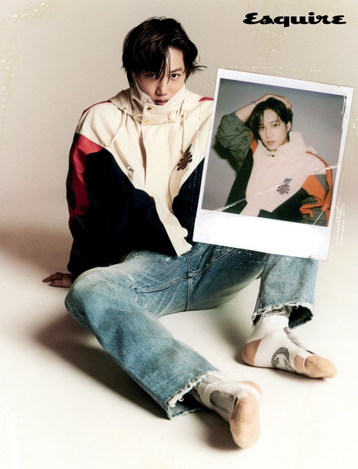 EXO Kai showcased The Classic stylingOn October 10, fashion magazine Esquire Korea released a picture with Global Ambassador Kai of luxury brand G.Kai in the public picture showed an attractive cover look by wearing a red knit with a pineapple pattern.In addition, Kai is attracted to the attention of the colorful green knit from the intense check jacket. It is Kai, which is full of boyish charm with the classic styling.Meanwhile, Kai released his second solo mini album Peaches last November.