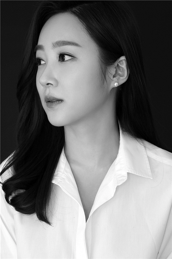 Recently, the two announced that they will open Academi9 at Sinsa Station in Gangnam-gu, Seoul on the 14th.Isera and Kim Ji-won were both active in News 9 as motives for joining KBS in 2012.Kim Ji-won Announcer was also the successor MC of Isera Weather Report Girl, who left KBS a little earlier than Kim Ji-won Announcer in 2019.After leaving, Lee Se-ra became a best-selling artist by publishing an art culture book called Always Become a Man in the Museum of Art, and has been working as an art translator by demonstrating his skill in art.The Academi9, which will open for the two, will be the first in the domestic industry to become the academy led by Major TV Channel Main News anchor and Major TV Channel Main News Weather Report Girl.There is another point that is the first in the industry, other than the Major TV Channel main anchor and the Weather Report Girl opening.In line with the current Corona 19 city government, Announcer and broadcaster Academi will also open Internet lecture channels for the first time.There are also various Internet lecture programs using the human network of the two people.In addition to general broadcaster Announcer, sports casters, sports announcer, Weather Report Girl, English MC, Love Live! Commerce, and economic channel hosts will be set up to help aspiring students achieve their dreams.The lecturers will be composed of YTN, Yonhap News TV, KBSN and other large-scale companies.Academi9 also guarantees from cradle to debut.Academi9 will provide students with opportunities to put on various broadcasting stages at the agency with a business agreement with MC Forest Entertainment, a broadcasting host agency.In addition, it has its own Love Live! Commerce channel, so it will debut as a shoptainer only for the applicants.Academi9 has opened a premium all-in-one class to prepare not only camera tests, image making, vocalization and pronunciation training, but also self-introduction, writing, writing, current affairs tests and interviews at the existing Announcer Academy.Academi 9 will be auditioning for the first time on the 5th of next month.The audition system is not for someone to drop, but for analyzing the characteristics of each student and assigning them to half, said Academi9.