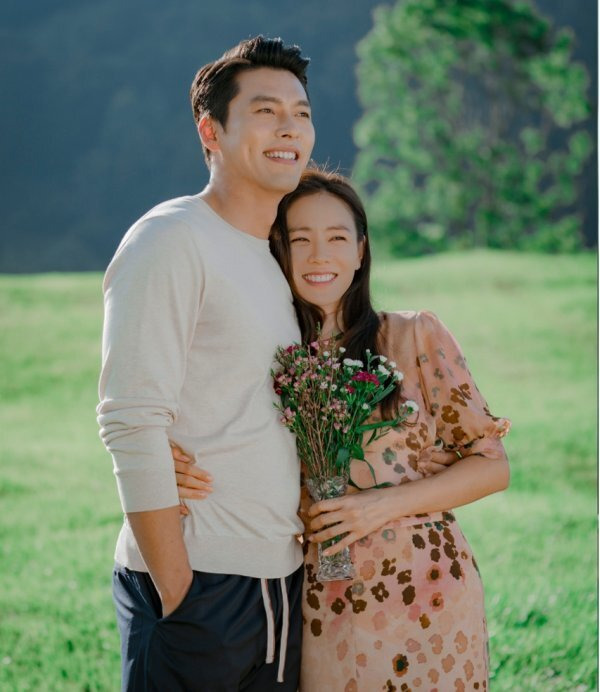 You Quiz on the Block PD Son Ye-jin, First Love Confessions New to Married At First Sight Bin Son Ye-jin appeared in a trailer released at the end of TVN entertainment program You Quiz on the Block (director Kim Min-seok, Park Geun-hyung) broadcast on the 9th.On the 16th, My OOO Special Feature, Son Ye-jin appears as One People First Love in My Head.In the trailer, Son Ye-jin smiled and said, Now love is First Love when asked, I wonder about the first love of the people first love.Hyun Bin and Son Ye-jin have taken their precious first steps as a strong companion of each other, said Hyun Bin, Son Ye-jins agency, on the 10th day after the trailer release. The two will marry in March. It was announced.The wedding ceremony will be held privately by inviting parents and acquaintances according to the will of the two.You Quiz on the Block Park Geun-hyung PD said on the 15th, Many of the production crew have been waiting for a chance to join the Son Ye-jin actor for a long time, he said. In the meantime, Son Ye-jin, who was worried about promoting his new work, He did.I was impressed because I chose the program as a viewer who often watches You Quiz on the Block after many entertainments. Park PD said, I have told a lot of behind-the-scenes stories about my work so far during shooting, but it seems to be too interesting stories for fans. Especially, I was so glad to hear the good news recently, but after hearing the news, the part that I said Now is First Love during shooting was more new (?)It was coming, said Son Ye-jins First Love public Confessions, and mentioned the news of his marriage to the Hyun Bin.Hyun Bin Son Ye-jin began to be romantically involved after first joining together in the film Negotiations (2018).In the TVN drama Loves Unstoppable, which ended in January 2020, Lee Jung Hyuk and Yun Seri became lovers in the fourth time after the love affair.You Quiz on the Block Son Ye-jin will be broadcasted at 8:40 pm on the 16th.
