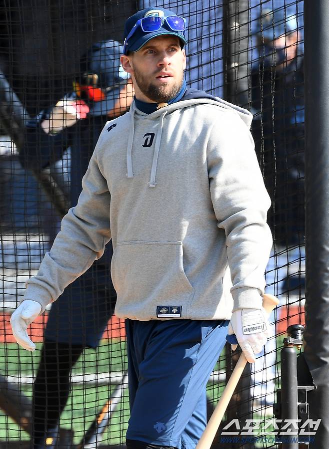 2022 NC 다이노스 스프링캠프가 4일 마산야구장에서 진행됐다. NC 마티니가 타격 훈련을 마친 뒤 숨을 고르고 있다. 창원=박재만 기자 pjm@sportschosun.com/2022.02.04/