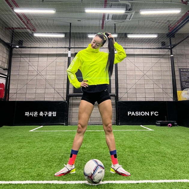 Actor Choi Yeo-jin boasted of his leg muscles.Choi posted two photos on his 17th day with his article My leg 129??? # Soccer # Goals # Jinratan.Choi is proud of her thigh muscles in the public photos, and her thigh muscles are as eye-catching as he is in the soccer entertainment.In addition, Choi wrote down the nickname Jinratan, which combines Choi Ji-jin and Zlatan, as a hashtag.On the other hand, Choi is appearing on SBS entertainment Should Beating Season 2.