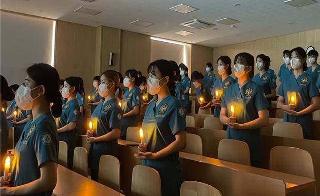 안동대학교 간호학과 학생들이 나이팅게일 선서에 참여하고 있다. (안동대 제공) 2022.02.21