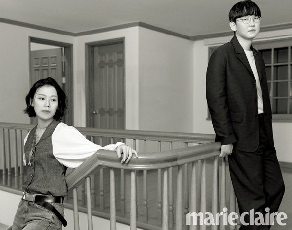 The interview between Actor Saebyuk Kim, who plays the role of Sooyoung in the movie Sophies World, and director Lee Je-han was released in the March issue of Marie Claire.Sophies World is a film that recalls the memory and Feeling of the time, watching the blog of foreign Sophie who stayed at Sooyoungs house for four days two years ago.Sophies World is the first feature film directed by Lee Jae-han.He met again with Actor Saebyuk Kim, who played the main character in his previous short film Last Guest, and made a new work.The main filming location of the movie is a house of The Day He Arrives where Inwangsan is seen.He said that when writing the scenario, the mountains and the house are looking at each other, but the time of each other is different, and the feeling of loneliness is strange, and the Feeling is in the movie.The scene that director Lee Jae-han thought important was the scene where Sooyoung and Jong-gu were fighting over the house issue, and explained, Since the relationship between Inwangsan and the house is important, the house has become precious to the people at home and there will be a fight.Sophie then added that she had passed through their World.Finally, about what I want to tell the audience who watched Sophies World, director Lee said, When I think about old things, it seems completely different from Feeling at the time of experiencing it.I was away from that moment.I hope the audience will feel such Feeling after watching the movie, he said. Saebyuk Kim also said, I would like to go to the cafe and watch the movie with a comfortable heart as if I were watching people at the next table.The interview between Lee Jae-han and Actor Saebyuk Kim, director of Sophies World, which will be released on March 3, 2022, can be found on the Mari Claire website.