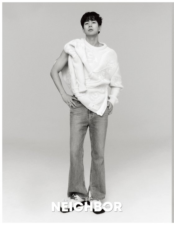 Actor Lee Sang-yoon, who is performing the Play Last Session, stood in front of the camera of the March issue of High End Membership Magazine The Naver.In this picture with the theme of Ideal Lee Sang-yoon, Actor Lee Sang-yoon showed a warm appearance and a masculine charm different from the existing one.In a modern studio space, he is a back door that he has freely moved through a neat and sexy atmosphere, digesting colorful looks such as bulky oversized knits, denim pants and leather suits.Lee Sang-yoon is the founder and atheist of psychoanalysis, Sigmund Freud and the theologian English literary writer C.S.Lewes is appearing in Play Last Se, which is a deep and pleasant release of the war of God and religion, life and death, desire, pain, love, conscience and humor.Actor Shin Gu, the premiere cast that opened in July 2020, and Actor Oh Young-soo, who won the Golden Globe Best Supporting Actor for the Netflix drama Squid Game, and Lee Sang-yoon, who joined Actor Jeon Park-chan and Double Cast, who won the Play Award at Baeksang Arts Grand Prize last year, take the role of Lewes following the premiere.He cited the stage experience that coincided with the most special moments of recent years, Actor Shin Gu and Oh Young-soo, who played Freud, and said, At the premiere, Shin Gu said, It is meaningful to do this work to you only if you want to beat me in this play.He also said that he should come at the moment of acting without having to be polite, but at first he was afraid, but then he was able to make a fussy attitude to try. I am honored now, but I am sure I will envy myself even after 10 or 20 years, he said. I am happy to find answers, discuss them, and find shapes of acting through Play.Asked if he had found himself in the drama One the Woman after the premiere of the Play Last Session, he replied, I feel comfortable.If you used to try hard to get the right answer, now you realize that it is more fun to play as you feel free to play it, he said.Finally, Actor Lee Sang-yoon cited his bike hobby, which he started last year as enriching his life these days.There is a thorough manners in the world of bikers, and the network that is built up in them is fun, he said. If you drive by car, you will enjoy the scenery. Bike has a thrill that pours dramatically into the wind and fragrance of the bike.