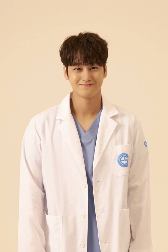 김범