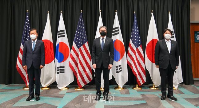(왼쪽부터)정의용 외교부 장관·토니 블링컨 미국 국무장관·하야시 요시마사 일본 외무상 ⓒ연합뉴스