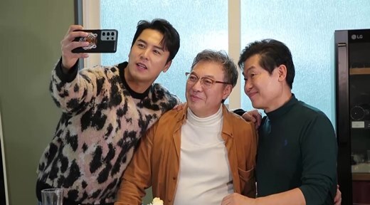 Kim Kap-soo and Jang Min-Ho travel to Gangwon Province, South Korea.In the KBS2 entertainment program The Last Godfather (hereinafter referred to as The Last Godfather), which is broadcasted at 10:40 pm on Wednesday, March 2, Kim Kap-soo and Jang Min-Ho will visit the hidden karaoke room as well as the table tennis showdown at Lee Yeon-boks RAND Corporation.Kim Kap-soo is close to his two-year-old brother, Lee Yeon-bok, and then shares a strong friendship with Lee Yeon-bok, who also teamed up in a table tennis match.Kim Kap-soo and Lee Yeon-bok, who formed a so-called Kapbok team, play a tight 2-to-1 table tennis match with Jang Min-Ho.Jang Min-Ho presents his team name as first place in the real world against Gapbok, but Lee Yeon-bok says, Did you put in the real estate?Lee Yeon-bok guides Kim Kap-soo and Jang Min-Ho to a secret room after a fierce table tennis match: he created a karaoke room under RAND Corporation.Kim Kap-soo and Jang Min-Ho, who are Deer Wealthy and Heung Wealthy show off their abdominal pains Chemie in the karaoke room, singing At Andong Station and Dingbee.In the 21st episode of The Last Godfather, Minho Tour begins again.Jang Min-Ho travels to Gangwon Province, South Korea with Kim Kap-soo.However, Kim Kap-soo will work in Gangwon Province, South Korea, on a trip to Jang Min-Ho and the Crown Prince.Kim Kap-soo and Jang Min-Ho, who have endured the cold wave warning and experienced unexpected extreme Alba, wonder what will happen.Meanwhile, The Last Godfather is a super-close observation entertainment that learns through Wealthy (child) and mother and daughter (), who newly met the steamy heart between Family that could not be shown in reality, and broadcasts every Wednesday night at 10:40.