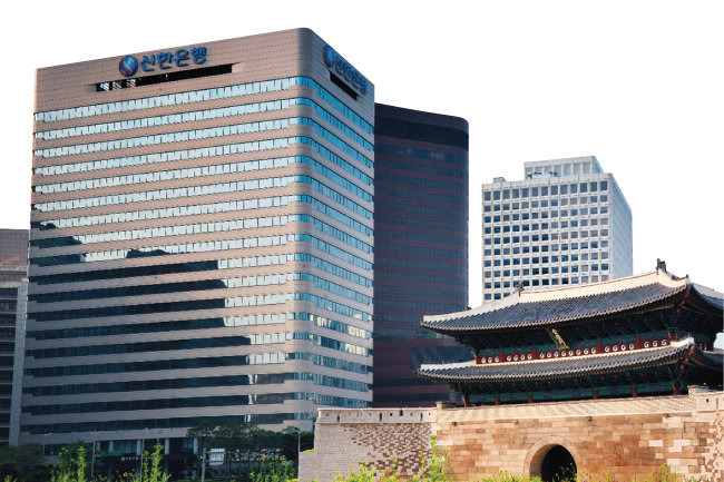 신한은행은 4년 전 우리은행의 서울시 금고은행 독점체제를 깨고 1금고에 선정됐다. [신한은행]