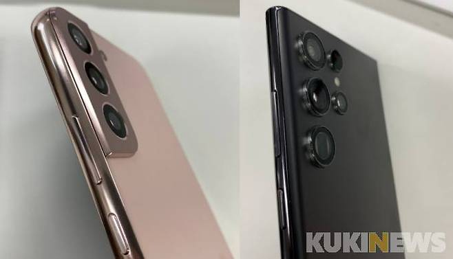 갤럭시 S22+ (왼쪽) 옆면과 갤럭시 S22 울트라 옆면. 울트라는 옆면이 굴곡진 에지(edge)형이다. 송금종 기자