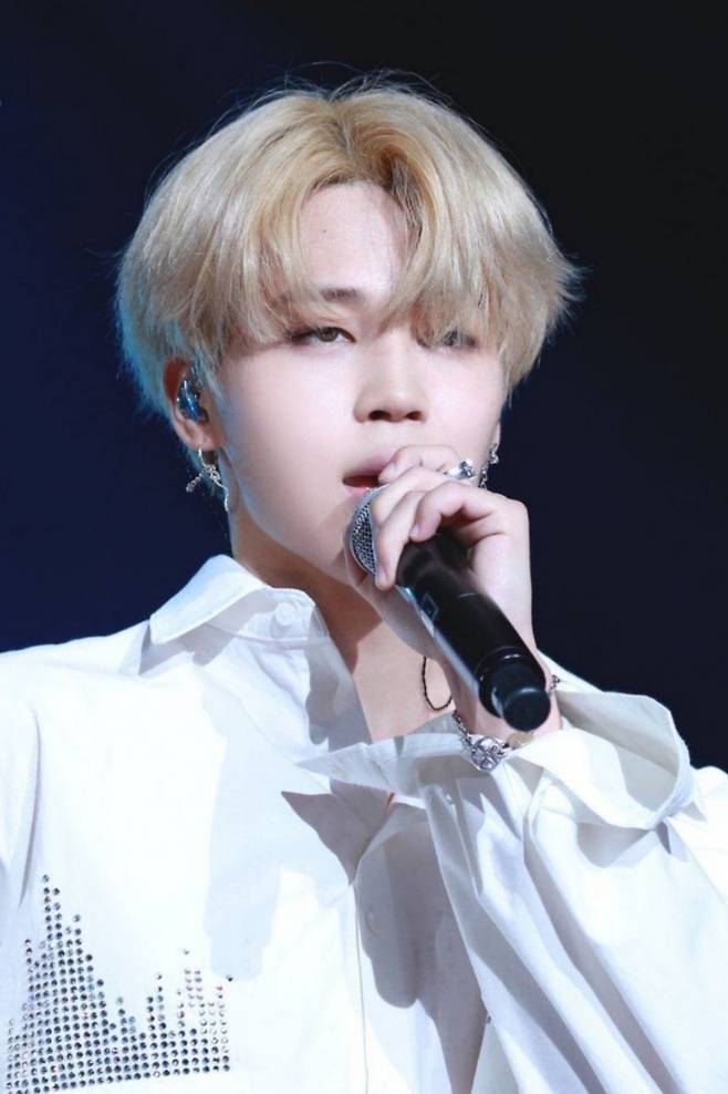 '숨막히게 잘생긴' 방탄소년단 지민 실물 증명 사진 10.."살아있는 예술품' 美매체 극찬