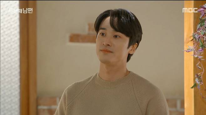 Oh Seung-a has learned the secret of birth.In MBCs daily drama The Second Husband, which was broadcast on the afternoon of the 1st, Yoon Jae-kyung (Oh Seung-a), who learned about the existence of his father, was greatly shocked.On this day, Bong Sun-hwa (Hyun-kyung Uhm) asked Godeok-gu (Kim Dong-gyun) about his relationship with Yoon Jae-kyung, but he did not have much income.Deok-gu said, I once visited the financial situation as a husband of Park, Haeng-sil (Kim Sung-hee).The appearance of the abrupt virtue reminded me of the past: the financial situation is the daughter of two people, but Deokgu changed the genetic specimen to take money out of the chaebols daughter.However, Yoon Dae-guk (Mr. Jeong Sung-mo) tried to send the financial affairs to the nursery school, and the two prepared for the escape.Yoon (Tea in the garden) traced the double books of the great powers, but they could not be found easily; rather, the great powers came to think of Jaemin as a disrespect.Bae Seo-joon (Shin Woo-kyum) turned down Moon Sang-mi (Chun Yi-sul) who expressed affection to herself and revealed his heart to Sunhwa.At the end of Jung Bok-sun (Kim Hee-jung), What are you going to do now?, Seo-joon said, Sungwarang Jaemin broke up.When do I have to look at the back of the sunflower until now, I will make the sunflower happy, he said lamentably.The financial affairs continued the confrontation with Moon Sang-hyuk (Han Ki-woong), who decided to divorce.Sanghyuk said, I will accept everything I will receive. Jae Kyung said, My father is completely on my side after going to the road. He threatened, You have to be like Bong Sun Hwa.On the other hand, the finance ministry ordered a background check on the fact that Godeok-gu had contact with Sunhwa, and the financial situation was uneasy at the moment when he said that he had a daughter and was looking for a daughter because of a liver transplant.Jae-kyung, who followed after seeing the scene where the act and Godeok-gu met in front of the company, was shocked to learn that Duk-gu was his father and became a daughter of the great country by genetic testing.Why am I such a vulgar daughter? My mother is not even a bar woman, and my father! said Jae Kyung, and drunkenly, The world has collapsed.I really dont want to live, he said.