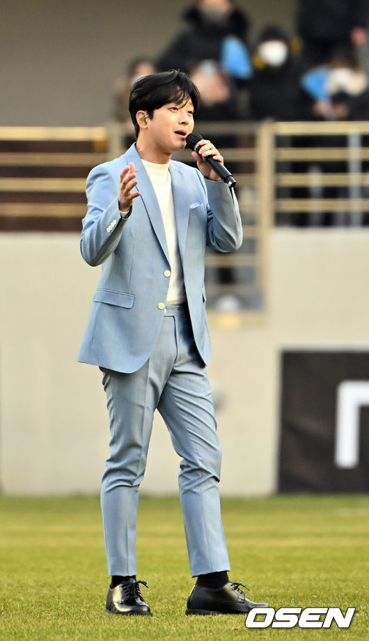 Trot singer Lee Chan-won, 26, gave his hometown fans a special stage.DeaguFC played the opening game of the Hanawonkyu KUEFA Champions League1 2022 with FC Seoul on the 19th of last month.This years KUEFA Champions League opened in February unusually due to the impact of the Qatar World Cup in November.It is not easy to play soccer outdoors in cold weather below freezing yet, and the injury of players who have played short winter training is also a concern.Deagus soccer fever was hot though: From the opening game, many fans filled the stands in search of DeaguDGB Park.Especially, middle-aged female fans showed exceptionally enthusiastic response because Lee Chan-wons celebration performance was held for the DeaguFC, which celebrated its 20th anniversary.Lee Chan-won, who was born in Ulsan, moved to Deagu at the age of three and lived all the way; Deagu citizens who met the trend people gave Lee Chan-won an enthusiastic welcome.The love of the Deagu citizens was so enthusiastic that they could not feel the cold weather below freezing. It was a tremendous response that could not be compared to when Mayor Kwon Young-jin gave a speech.Lee Chan-won, who was on stage, sang his hits such as Get tough, Convenience Store, and Jinto Baegi.Lee Chan-won applauded the Deagu citizen who came out of all the elementary and junior high schools in Deagu, saying, I sincerely hope that DeaguFC, which celebrated its 20th anniversary this year, will win.Lee Chan-won, meanwhile, will mark his second anniversary on the 14th, and recently successfully completed a total of 27 tour fan concerts, Chans Time.