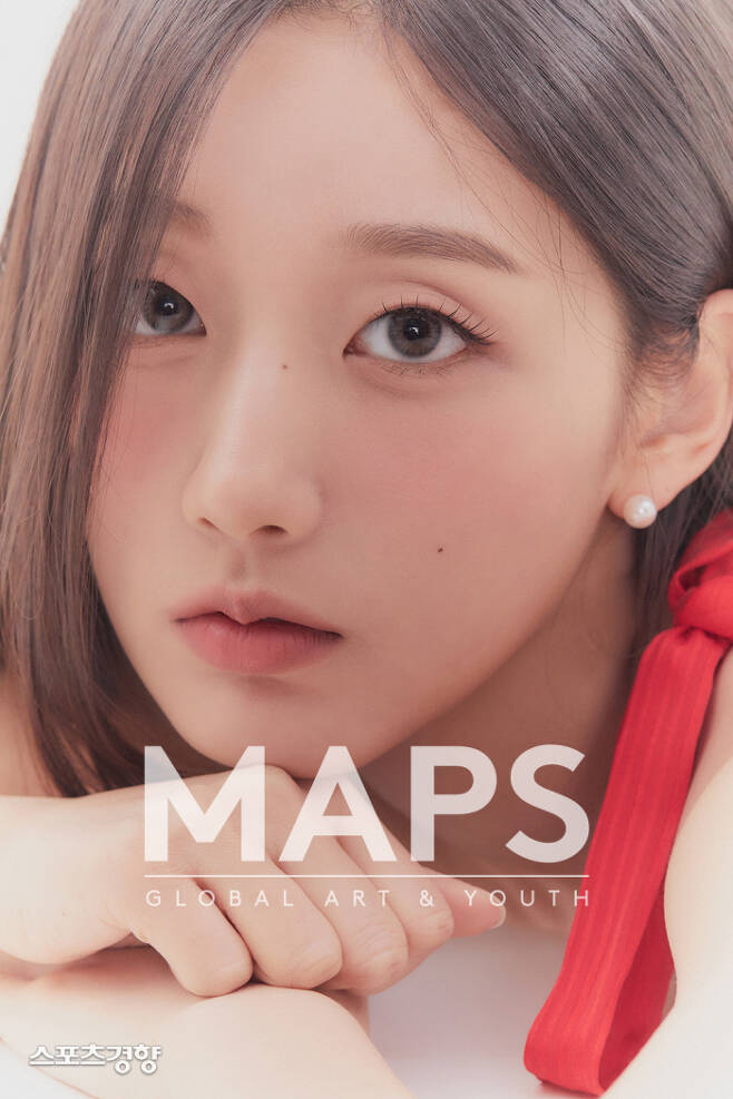Jung Yein, who declared his solo debut in the girl group Lovelyz, released a dreamy picture.Jung Yein released the results of the pictorial with the global art fashion magazine Maps on the 3rd, and Jung Yein produced a different atmosphere with various colors and styles of dresses.In particular, he attracted those who raised the perfection of the picture with the eyes and poses that double the charm of each styling.Jung Yein released his digital single Plus n Minus in January, making his first step as a solo artist.The plus yen minus, which showed Jung Yeins tone and energy, was the result of expecting future Solo activities.Jung Yeins more pictures, which can feel not only innocence and youthfulness but also dreamy charm with mystery, can be seen in the March issue of the fashion magazine Maps.