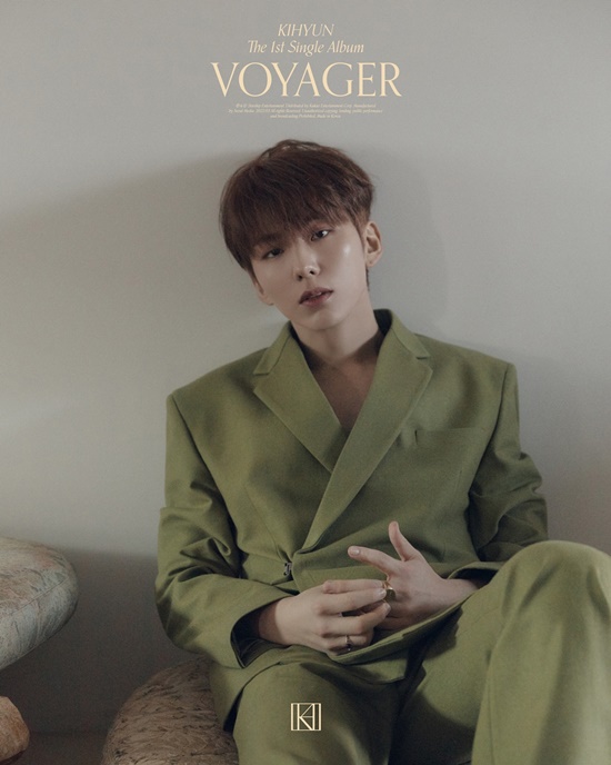 Group Monsta X (MONSTA X) Wait has emanated a soft charisma.Wait released a concept picture of the Somewhere version of its first single album VOYAGER (Voyager) through the official SNS channel of Monsta X at midnight on the 4th.The four concept pictures featured various images of Wait with green suits.Overall, the soft charm of Wait in the warm mood is combined, and the eyes looking at the camera and the pose leaning on the wall also have a comfortable atmosphere.Especially, this image is the first concept picture of the Somewhere version that contains Waits naturalness, so it implies another atmosphere that will change from the Voyager version that took off the veil earlier.The word VOYAGER, a single name and a word that implies Waits unique story, means that the traveler Wait travels to various worlds and meets Wait living in the world.The title of the same name is expressed by compressing the world that Wait dreams of, and the cool vocals on the rocking band sound are impressive.Through the Somewhere version concept picture, which is about to be released sequentially, Wait will announce the first world he met and plan to talk about what world he wants to show as VOYAGER among the infinite world he will meet in the future.Waits first single VOYAGER, which will break the hidden musical potentiary, will be released on various online music sites at 6 pm on the 15th.Photo: Starship Entertainment