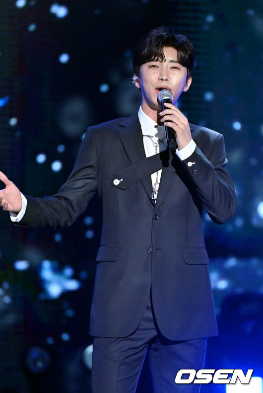 Singer Lim Young-woong has been on the top of the YouTube music on the 28th.According to YouTube music charts and statistics on April 4, Lim Young-woong ranked first in the Korean YouTube music views on the 28th, with 48.9 million views.In addition, he has been ranked number one in the last seven days.Meanwhile, Lim Young-woong ranked second in the brand reputation singer category, first in the Trot category, and third in the star category in February.In addition, this years 36th Golden Disk Awards won the Best Solo Artist Award, followed by the Hanter Music Awards.He also won the Grand Prize, the Popular Award, the OST Award, and the Tro Award at the Seoul Song Awards, winning four awards in total. He won the Adult Contemporary Music Award at the Gaon Music Chart Music Awards on January 27th.DB