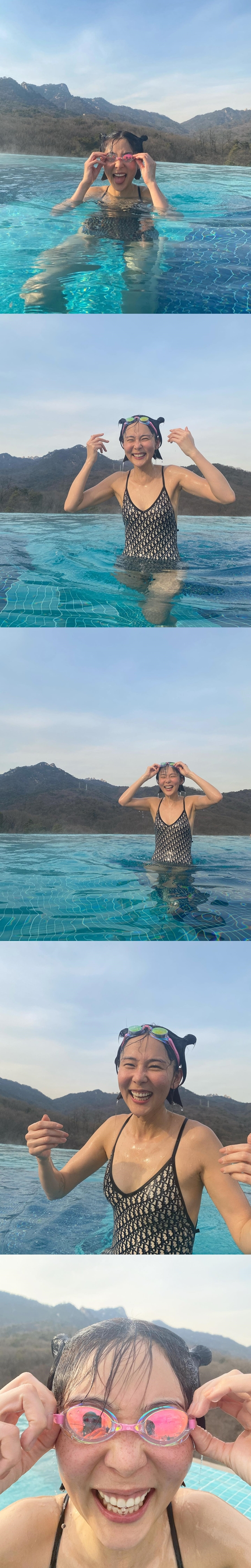 Kim Na-young posted several photos on his instagram on the 5th.The photo shows Kim Na-young in the pool.Kim Na-young is smiling broadly in a swimsuit, and she also adds a cute charm by putting her hair on both sides, adding a humorous look to it to make her laugh.A smile is pure.The fans who encountered the photos showed various reactions such as cute, happy, excited ~.Meanwhile, Kim Na-young announced in December last year that he was in love with singer-songwriter and painter MY Q (Yoo Hyun-seok).Kim Na-young married a financial worker in April 2015, and then divorced in January 2019; he had two sons under his belt.