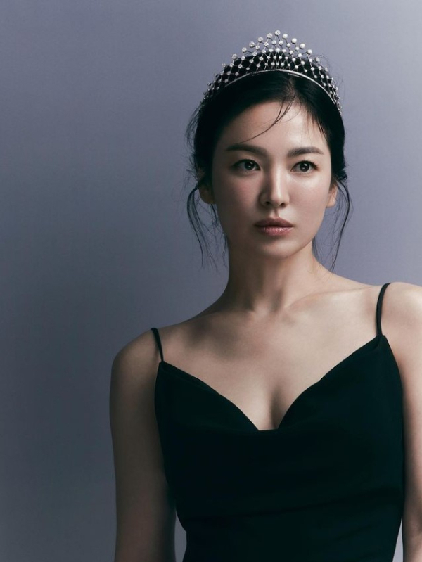 On the 9th, Song Hye-kyo posted two photos through his instagram.On the other hand, Song Hye-kyo donated 100 million One to the victims of forest fires in GangOne and Gyeongbuk through the Korean Red Cross on July 7.