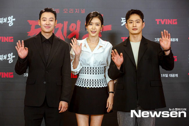 Toei Animation King of Porco Rosso is reborn as a drama.The online production presentation of the original Teabing King of Porco Rosso (playplayplay by Tak Jae-young/director Kim Dae-jin and Kim Sang-woo) was held on March 15.Lee Jae-moon, Tak Jae-young, actor Kim Dong-wook, Kim Sung-kyu and Chae Jung-an attended the production presentation.King of Porco Rosso is a tracking thriller about those who took out memories of violence from a friends message 20 years ago left at the scene of a serial murder.Based on the same name Toei Animation directed by Yeon Sang-ho.Lee Jae-moon, the producer of the original Toei Animation, said, It has been a long time since I had an exchange with director Yeon Sang-ho.When I was doing the OCN drama Save me 2, I remade the Psychic of director Yeon Sang Ho, but when I said What do you think of Porco Rosso King?I was worried about which media to accept it, but I saw the script of Tak Jae-young and made it without doubt. Regarding the reaction of director Yeon Sang-ho, he said, Thank you so much that I really enjoyed it and cheered me a lot. Thank you for introducing good works.I could not go beyond the original, but I made it a new drama. I hope you will have fun. What is the difference between Toei Animation and drama? Tak Jae-young writes, There are two things that I have recalled while writing a script.I was also a fan of King of Poco Rosso and it was a popular work, so I had a thought not to betray the original fans, and I thought I should write a script so that those who do not know King of Poco Rosso and those who have a little distance can enjoy it.I took the original message and thought about rebooting the adult amount which was about 20% in the original.I thought that I would like to be able to see the first time I saw it with immersion by strengthening the fun of the tracking thriller.If the original story is a story that reminds me of the past, I think I can concentrate on how I live and change as an adult in the drama. Lee Jae-moon, the producer of the drama, said, The original aura is so strong. It can be a very dark and uncomfortable story.We are a TV show and we have to show it for 12 hours in 12 episodes, so we focused on whether it can be interesting.I needed a more objectified character, so I made a character of Kang Jin-a and cast Chae Jung-an.Kim Dong-wook (played by Hwang Kyung-min) and Kim Sung-kyu (played by Jung Jong-seok) are also very similar to being chased and chased in the play.We are going back to the days when we were suffering together because of each others fate. In the process, we wanted to raise the emotional amplification to the highest level unlike the original. The King of Porco Rosso is a story about school violence; Kim Dong-wook said: Many thoughts and feelings crossed.I felt that I had to approach carefully throughout the filming, express and postpone it seriously.(Hwang Kyung-min) is a person with a narrative, so I was worried because there is a heartbreaking story and a social message is delivered in the background.It was not easy to play (to play) what to draw as a character or what to draw.Tak Jae-young writes of King of Porco Rosso: Porco Rosso is an animal that contains allegorically symbols. I think it is a feces for tragic phenomena.The King of Poco Rosso is like a title that explains the process of people who have to live the life of the weak and want to make someone a hero and escape reality. I thought I wanted to share various troubles with viewers.I wrote with the idea that I would like to think about why I am divided into strong and weak, violent, where the violence came from, and with viewers. 