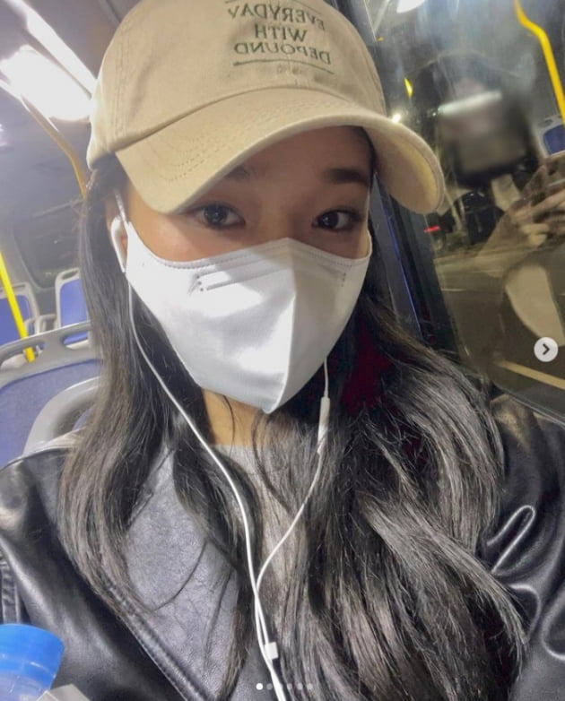 Group Weki Meki member Choi Yoo-jung told the daily life.Choi Yoo-jung posted several photos on his Instagram on the 17th.In the open photo, there is a picture of Choi Yoo-jung moving somewhere on the Exo bus.Meanwhile, Weki Meki released her fifth mini album, I AM ME. (IM U.S.), on November 18 last year.Photo: Choi Yoo-jung SNS