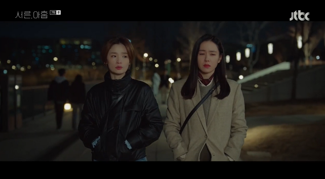 A sad secret surrounding Son Ye-jin and Sohee, who grew up in an Adoption family, has been revealed.Son Ye-jins anxious mother was an ex-convict who took money from her mother in prison, and Sohee was disbanded by her stepfather, who was worried about inheritance after her wife died.In the JTBC drama Thirty, Nine, which was broadcast on the 16th, the secrets surrounding Cha Mi-jo (Son Ye-jin), Chung Chan-young (Jeon Mi-do) and Kim Hope (Sohee) took off one layer.Mizo fell to Kang Sun-joo (Song Min-ji), who suddenly visited Chan-youngs house to protect Chan-youngs mothers time, who thought Kim Jin-seok (Lee Mu-saeng) was her daughters boyfriend and was happy.Chan Young, who did not know anything, told Sun-woo Kim (Yeon Woo-jin) and said, I am sorry that I have a lot of trouble because I am caught up because of Chamijo.When Zhang Xi (Kim Ji-hyun) found out that he had left the department store, he asked Zhu Xi for a part-time job and held a party to celebrate his retirement from his neighbors.Mizo and Chan Young cheered Zhu Xi, who was attracted to Hyunjun, even though he knew that there was a GFriend.Chan Young thought about his dream while working on the Happy Time Limit project and decided to audition directly.Jin Seok was more nervous and distressed by Chan Young, who said, I can not do it. It was because of the memory of a traffic accident several years ago that broke Chan Youngs dream.In the past, Jin Seok was involved in a traffic accident while carrying a new actor Chan Young who was going to see his first audition. In this accident, Chan Young closed his dream of an actor and spent his years as an acting teacher.Chan Young, who made a memory that acting teacher was not a dream from the beginning, won the role proudly.Mizos mother, who Chan-young had to find and find before he died, was alive and very close.Mizos adoptive mother was surprised by the call, Jimin lives well? That was Mizos biological mothers phone, serving time in prison.Mizos mother, who sent a 5 million won deposit to the prison, told her husband, Every time I call Mizo Jimin, my heart is full.Hopes secret, which she asked to sell after her mother died, was also revealed.Hope, who left the United States and wandered to Korea, came to the nursery school where he spent his childhood and leaned on his body and mind.After hearing the reason for the sale to Hope, the director of the nursery school met Sun Woo and said, How did you say that to Hopey?Is it bad for that lot of property? Sun Woo was distressed to know that his father had sold Hope.When Park Hyunjun found out that he was offered a hotel chef, GFriend Hye-jin (Oh Se-young) said, Do you like me? Hotel chef is better than Chinese restaurant.Why the hell? has repeatedly disappointed Hyunjun.On the other hand, in response to Jin Seoks repeated divorce request, Kang Seon-ju went to a restaurant run by Chan Youngs parents and declared a bomb saying, Your daughter is meeting my husband.Mizo also came to the truth: Zhu Xis mother, Park Jeong-ja (Nam Ki-ae), who accidentally met Mizo on the road, shed tears, saying, I know your biological mother.On the other hand, in the trailer that followed, Sun Woo, who was disappointed with his father, decided to leave Korea, and Mizo was tearful, saying, Did you hate me when you knew my origin?Photo Sources  JTBC
