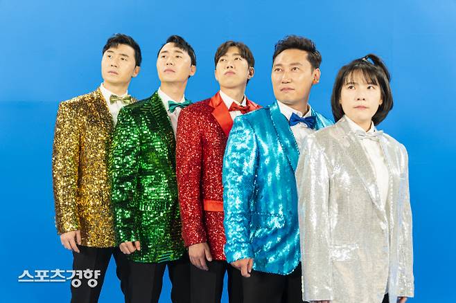 KBS2 코미디 서바이벌 ‘개승자’에서 첫 시즌 우승을 차지한 이승윤 팀의 멤버들. 왼쪽부터 이상호, 이상민, 심문규, 이승윤, 홍나영. 사진 이승윤, 이상호, 이상민, 홍나영, 심문규 제공