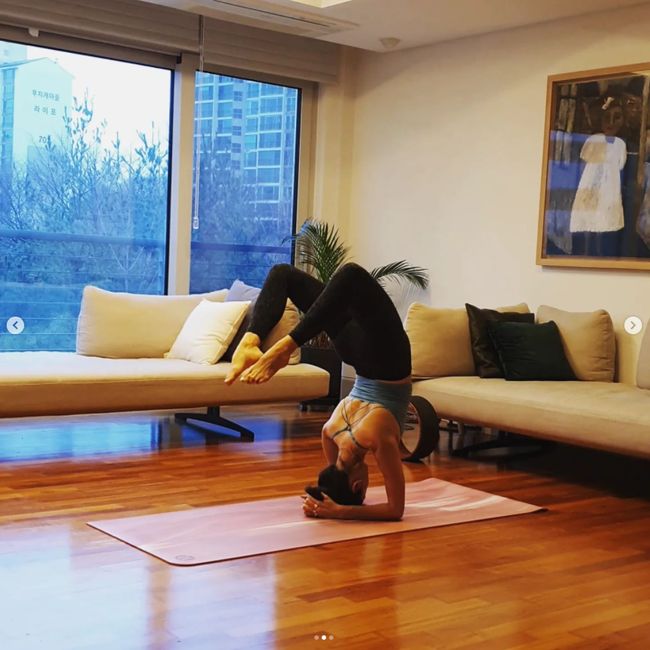 Actor KIM Ji-ho showed a solid figure with no sullenness, which was minced into yoga.KIM Ji-ho posted a photo on his SNS on the 19th, saying, I really ... I thought it would not be today.In the photo, KIM Ji-ho revealed a yoga practice in his home living room.KIM Ji-ho, wearing a body-revealing sportswear, took a variety of postures, including standing on a mat and standing on a mat.I was ready to give up, but I was more focused on my body because I was heavy and lacking in strength. I looked at and looked at where I should write.Its hard to get on the mat, but its more like today that you dont regret it after youre on it.Meanwhile, KIM Ji-ho is married to actor Kim Ho-Jin and has one daughter.