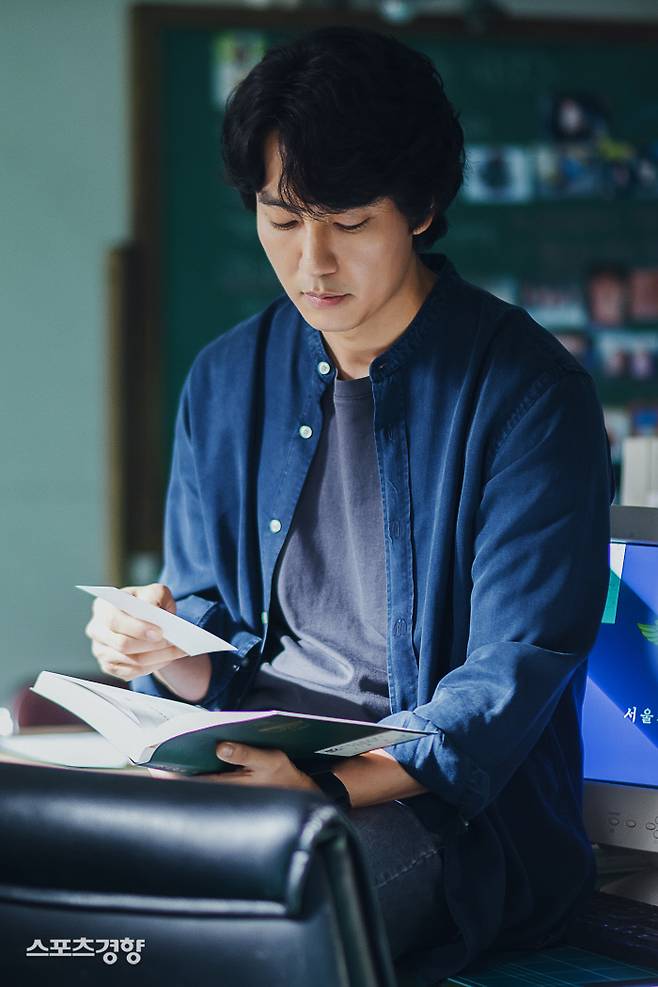 SBS 드라마 ‘악의 마음을 읽는 자들’에서 프로파일러 송하영 형사 역을 연기한 배우 김남길의 연기 장면. 사진 길스토리엔터테인먼트