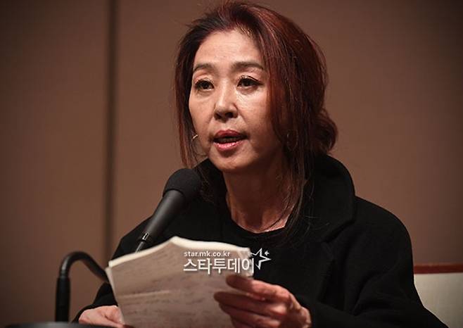 According to the legal system on the 22nd, Bu-Seon Kims fifth defense date for damages lawsuit filed against Lee Jae-myung adviser was scheduled to be held at the eastern district court in Seoul on the 23rd.The date of the change is not yet known.At the trial on January 5, lawyer Jang Young-ha of Bu-Seon Kim applied for two plastic surgeons and dermatologists at Ajou University Hospital, who conducted physical verification of Lee Jae-myung adviser in 2018.If the court recognizes the necessity, the medical staff can be set up as Innocent Witness.Bu-Seon Kim claimed to have seen the point in the candidates body specific area, saying he was in a relationship with the candidate.Lee received a physical examination at Ajou University Hospital, and the hospital diagnosed that there was no point or removal trace in the area.Bu-Seon Kim filed a 300 million won damages suit in September 2018, claiming that Lee Jae-myung, the governor of Gyeonggi Province, suffered mental and economic damage after he was accused of being a hypocritical patient and a drug user after a scandal with him.
