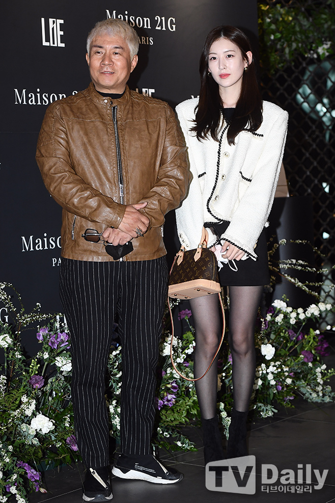 Kim Seong-su and Jang Jin-young attended the Maison 21G launch event held at the 21G Atelier in Maison, Cheongdam-dong, Gangnam-gu, Seoul on the evening of the 23rd.