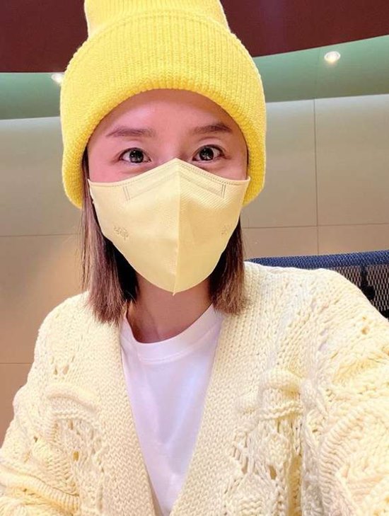 Singer Shin Ji shared her daily life.On the 23rd, Shin Ji posted a picture on his instagram with an article entitled Single wrote Junhas brother Binnie, very, very neat.In the photo, Shin Ji, which is tailored to the knit, mask and hat in yellow, is included.In particular, Shin Ji wrote Jinnie of Jin Jun-ha and showed off the cows.The netizens responded I am very sincere in my taste, I became a complete cow, I am completely in spring and so on.On the other hand, Shin Ji debuted in Koyotae in 1998 and is currently conducting MBC standard FM Jeong Jun-ha, Shin Jis single bungle show.Photo: Shin Ji Instagram