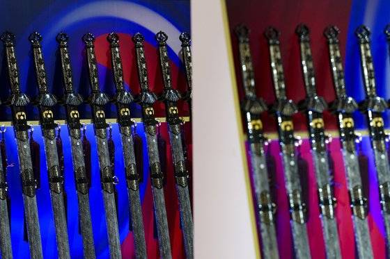 지난해 11월 16일 청와대 영빈관에서 열린 삼정검 수여식에서 준장 진급자에게 수여된 삼정검. 청와대사진기자단