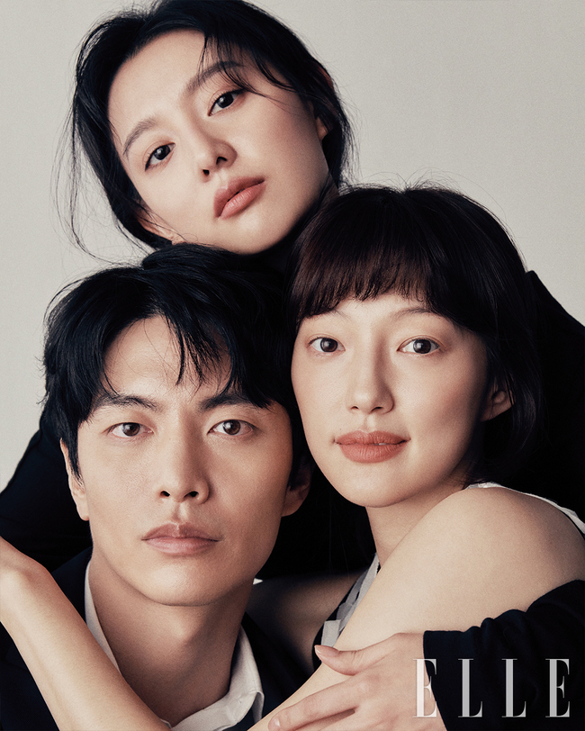 Actors Lee Min Ki, Kim Ji-won and Lee El have been released.Lee Min Ki, Kim Ji-won and Lee El, who will perform as three Brother and Sister in JTBCs new Saturday Drama My Liberation Diary, recently filmed and interviewed fashion magazine Elle.In an interview with the photo shoot, Lee Min Ki, Kim Ji-won, and Lee El told their affection and small meetings about the work, and their daily liberation period.Lee Min Ki, who was divided into Man with Planless Life and Yoo Chang-hee, the second of 3 Brother and Sister, in My Liberation Diary, said about the process of being a son of Yeom Chang-hee, I wanted to do as much as possible.I wanted to exclude artificial things. Drama had scripts, but it was a documentary as much as I liked. I almost did it in makeup and costumes. Kim Ji-won, who plays the role of the youngest woman who wants to be freed from achromatic life and whose life is disturbing, asked what kind of person he interpreted as an egg.He was already born in the world, but he is a chick who tries to break the shell around him. Lee El plays the first base well, which is hungry for love, a woman who wants to push her life without love.Asked if he was the most realistic character in his role, he said, I always wanted to play a role in scratching the itchy part of the viewer in the stories that would be around him, or replacing what I wanted to say.I saw the script of My Liberation Diary in such a car, and as soon as I read the first page of the book, I wanted to try too much. 