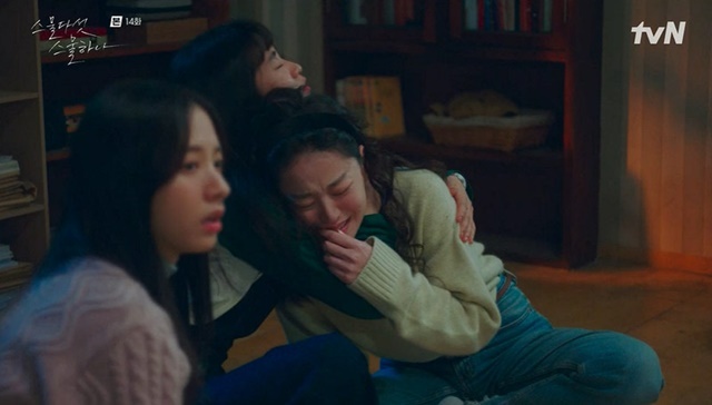 Lee Joo-myung, who dropped out and became a re-enrollment student, shed tears saying he wanted to go to college.In the 14th episode of TVNs Saturday Drama Twenty Five Twinty One (playplayed by Kwon Do-eun/directed by Jung Ji-hyun), which was broadcast on March 27, Na Hee-do (played by Kim Tae-ri) revealed her love affair with Baek Lee Jin (played by Nam Joo-hyuk) and had a drink with friends.Baek Jin (Nam Joo-hyuk) was playing a game at a drinking party with Na Hee-do (Kim Tae-ri), Ko Yu Rim (Bona), Moon Ji-woong (Choi Hyun-wook), and Ji Seung-wan (Lee Joo-myung), who turned 20, and became super-dead.Hey, I cant do it, said the late Rim, and when the latter asked, Is it short? the latter said, Is it hard to do it and I cant do it?When Lee Jin responded, Are you sure? and Yu Rim warned, If we make our eyes tear, well kill you.They also planned a trip together in the back room of Lee Jin, and while the stories of Jeju Island and Jeong Dong-jin were mentioned, Ji Seung-wan said, I want to go to college.I hate studying, she cried.