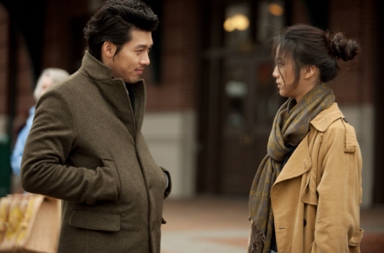 ()Another pair of top stars will be born: 41-year-old Actor Hyun Bin and Son Ye-jin are married at the end of March.The two people who have collected topics from love to marriage announcement are actively working as Actors who believe and believe in filmography after their debut.From the past to the present, I look back on the past of Hyun Bin and Son Ye-jin, who are similar to the visuals, acting skills and debuts of Sun-nam and Sun-nam.Before her debut, she was introduced as a pure princess at the fashion street fashionista corner. She was attracted to her young, fresh face.In 1998, he appeared as a fan of composer Ju Young-hoon in KBS Star Date and made an impression with youthful charm.Hyun Bin, who has shown the true figure of a sculptor since childhood, made his debut in 2003 with the Drama Bodyguard.He was a stalker who chased after the top model Han Shin-ae (Lee Se-eun), but he boasted a clean appearance and cute charm.In 2004, he also stepped on the screen with the movie Turn Back, which is based on Taekwondo.Shinhwa Kim Dong-wan, who appeared with Hyun Bin, said in a past broadcast, I was the main character at the time and Hyun Bin was the supporting Actor, but now I can not play with Hyun Bin.In the sitcom Nonstop 4, a stars gateway, Taekwondo became popular as Hyun Bin, a beautiful woman with a special talent. At first, he was fixed as a friend of Oh Seung-eun and Jeon Jin who continued his advance.He is rich and handsome, has a good personality, a character who is good at studying, exercising and fighting, and he is too serious about everything.In the 2004 Drama Ireland, he appeared as a guard of Jung-A (Na-young), who was heartbroken in mixed love. He showed a love like a pure love standing silently with his eyes wet with excellence.Son Ye-jin made his debut in 2001 with a brilliant appearance in the first Drama Delicious Proposal after appearing in the movie Secret (2000).So Ji-seop, Jung Jun, So Yu-jin, and Kwon Sang-woo appeared in a Drama about young people who are passionate about cooking.In the same year, he became a star of the next generation CRT through Sunhee Jinhee, who played the role of Sunhee of a pure and correct image dreaming of pure love and painted Kim Kyu Ri and a good and evil composition divided into Jinhee.Following Delicious Proposal, she also played a role in Sunhee Jinhee and won the New Artist Award with her own team in MBC Acting Grand Prize.In 2002, he began to build filmography on the screen. In 2002, he worked with Ahn Sung-ki, Yoo Ho-jung, and Kim Yeo-jin in director Im Kwon-taeks Chihwa Line, which depicts the biography of Jang Seung-up, a genius painter in the late Joseon Dynasty.Cha Tae-hyun and Lee Eun-joo have drawn a love story of a young day that can not be done in a love story.The film Classic (2003), which is called the classic of Korean romance, boasts a pure image and a pure appearance.In the past, she was a high school girl, Ju-hee, who is in unrequited love by a male student, Jun-ha (Cho Seung-woo), and now she has recalled her first love memories with the wisdom of a female college student who loves Sang-min (Jo In-sung), a senior in the theater class.In Daejong Award, she won the Rookie Actress Award, the Womens Popular Award, and the Rookie Actor Award in the Baeksang Arts Awards.He also became the main character of his first love in the movie The First Love Shooter Rally (2003), which was released in the same year.In this work, which depicts the love of a man who does not give up his first love, he reunited with Cha Tae-hyun and met his lover.With a fresh and pure appearance, he received the love of men and gathered 2.3 million viewers.Hyun Bin is in the top star position with the Drama My Name is Kim Sam Soon, which caused syndrome in 2005 by exceeding 50%.As Hyun Jin-heon, a man who is a little unlucky and cant be a bit bad, he thrilled not only Sam Soon-yi (Kim Sun-ah) but also his female heart.After an explosive popularity with My Name is Kim Sam-soon, he continued his active career as a movie The First Love of Millionaires and the Drama Queen of Snow in 2006.In 2008, he worked with Song Hye-kyo as a sharp, just, humanistic and warm director of Jung-oh in their living world.In the Drama Friend, Our Legend, the following year, he genuinely played the hurt of his father, the pain of his mother leaving his family, and the sad situation that he could not dream.Many people remember Son Ye-jins fresh Pocari Sweat advertisement. I watched the advertising effect so that Son Ye-jin was reminded only by the music Nana Nana ~.In 2002, she was transformed into a male-to-be-woman with a brilliant brain that had a large distribution of disassembly from the Great Dream to Choi Dong-hee, the daughter of a Gaesong merchant.The romantic melody with Song Seung Heon in 2003, Summer Scent is considered to be Son Ye-jins Leeds.She boasted her beauty of innocence itself with her right skin, big eyes, small face, and half-bundled hairstyle.Son Ye-jin, who has emerged as a synonym for innocence, has established herself as Queen Melody through the movie Eraser in My Head (2004).She becomes a woman who is gradually losing her memory due to Alzheimers disease and shows her emotional acting with Jung Woo-sung.In the 2005 movie Out of the movie, he breaks away from the image of the innocent and sad, and shares intense love with Bae Yong Joon.It is a story about an unconventional but lyrical story that each others spouse falls in love with their spouse.In the Jungseok of Work, it doubles the fun with charming and irresistible acting. It is Son Ye-jin, who is even comical.Hyun Bins life piece was added. Through Secret Garden with Ha Ji Won in 2010. Is this the best? Are you sure?And Kim Joo-won, president of the department store of the millionaire department store, who is a self-proclaimed social leader.A cold, cold man painted a picture of a genuine man who devoted his life to his loved one.He received the Best Couple Award for SBS Acting, Top 10 Star Award, Netizens Best Popular Award, Drama Special Male Best Actor Award, and Baeksang Arts Award.He also worked actively on the screen. He worked with Tangwai in the movie Manchu, directed by Kim Tae-yong, who became Tangwais husband as of 2011.In his last work before joining the Marine Corps, I Love You, I do not love you, he was with Lim Soo-jung.After his retirement, he chose Jeongjo of Yeokrin (2014) as his return work and challenged the historical Drama.In 2017, which collected 7.8 million people, it has gained new charm as a North Korean detective Lim Chul-ryong, a former special elite unit.In Man, he turned into a fraud fraud.Son Ye-jin is an all-weather actress who digests any genre as I do. Gam Woo-sung and his breathing 2006 Drama Love Age is another life work.It is a work that depicts the love story of a couple who falls in love again after divorce. She was 24 years younger than her role, but delicately painted the inside of a divorced woman who lost her child.She won the Grand Prize in SBS Acting Grand Prize and Baeksang Arts Grand Prize.The film Unprotected City (2008), My Wife Married (2008), Baekya (2009), Spicy Love (2011), Drama Spotlight (2008), Personal Taste (2010), Shark (2013), Tower (2012), etc.In My wife married, she played the role of a master who pursues free love and emanated a provocative charm.She took the Best Actress Award in the Blue Dragon Film Award and the Best Actress Award in the Baeksang Arts Awards.In the movie Pirates: Bandits to the Sea (2014), which mobilized 8.6 million people, she played Yeowol, the great short-term role of a pirate group with a strong charisma that is a womans body but commands the sea.She won the Best Actress Award in the Daejong Award.Hyun Bin completed the role of two good men, Robin, who has no bad man, Seo Jin, and no world, in the Drama Hyde Jekyll, Me, which introduced Han Ji Min and Chemie in 2015.In the 2018 Drama Memories of the Palace of Alhambra, he played Yoo Jin-woo, a man who lives in the real world and the game world. He has played various genres such as mystery, action, and romance.Hyun Bin and Son Ye-jin have formed a relationship with the 2018 film Negotiations.Negotiator Ha Chae-yoon and hostage-taker Min Tae-gu took the role of the same set, taking a seat on the other floor and watching the monitor with each others images.(But did love begin to sprout a little bit?)Deok Hye-ong-ju (2016), a film based on a true story, showed a heart-wrenching performance as a one-top protagonist.At the age of 13, he was the only daughter of Emperor Gojong, who was forced to study in Japan, and proved the wider spectrum by playing the role of Deok Hye-jung, the last emperor of the Korean Empire.In the movie Going to Meet Now, she was divided into a heroine who returned to her husband and son after losing all her memories a year later, and reunited with So Ji-seop in 16 years after her delicious proposal.He showed off his warm fantasy sensibility chemistry as well as the original Japanese movie.After five years, she made a comeback in her home room with her beautiful sister who buys rice. She played a 35-year-old career woman, Yun Jin-ah, who falls in love with her brothers best friend and her best friends brother.He made a romantic and romantic breath with the younger and younger Jeong Hae-in.At the time of the opening of the movie Negotiations, Hyun Bin said, I did not meet with the enemy later, but I talked about meeting once in other genres such as romantic comedy and melody.This became a reality: In the 2019 Drama The Unbreakable of Love, she met her second breath and led to a lover.She has been loved not only in Korea but also overseas by drawing a secret love story of Yoon Se-ri (Son Ye-jin), a chaebol heiress who landed in North Korea in a paragliding accident, and Lee Jung-hyuk (Hyun Bin), a high-ranking officer who hides and keeps her and loves her.The two men, who boasted of their extraordinary chemistry, denied the rumors of their passion several times and eventually admitted, and the future of the two men who have been married is expected.Photo: Magazine, graduation photo, online community, stillcut, DB