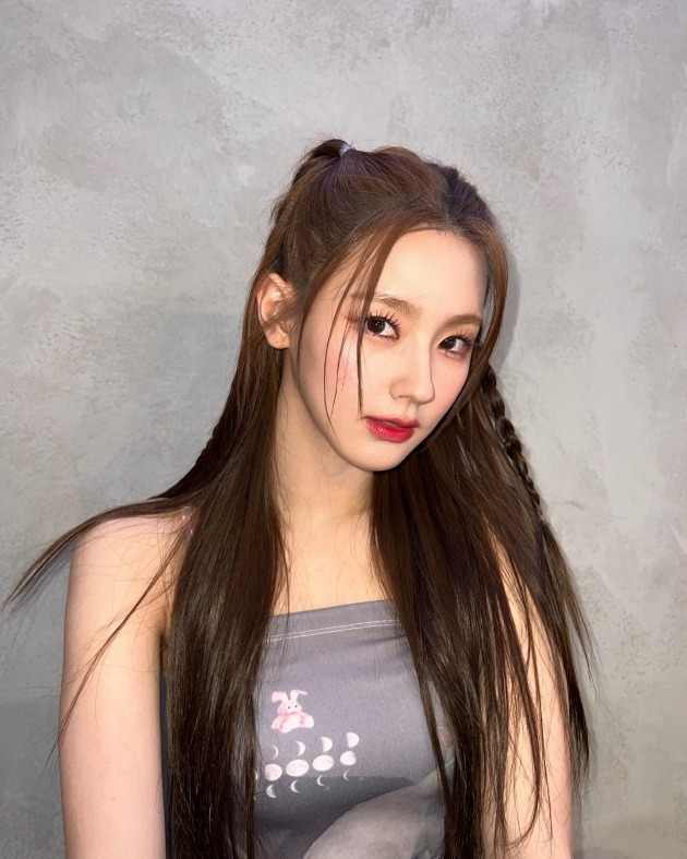 Mi-yeon of Group (woman) children boasted beautiful beautyOn the 29th, Mi-yeon posted a picture on his instagram account with an article entitled My bag.Mi-yeon, who has a cute hairstyle, poses in the public photo.Especially, Mi-yeon, who boasts a hip fashion, is attracting fans admiration with a distinctive feature.Meanwhile, the (girl) children to which Mi-yeon belongs released their first full-length album, I NEVER DIE on the 14th and made a comeback.