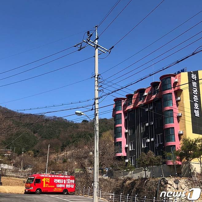 경기 양주시 장흥면 석현리 일대에 허경영 국가혁명당 명예대표 측의 하늘궁 관련 건물들이 들어서고 있다. © 뉴스1 (사진=이상휼 기자)