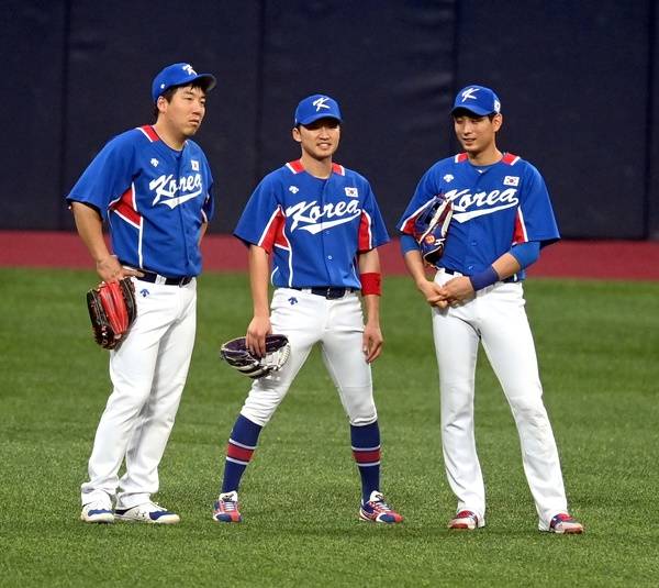 김현수(왼쪽)·박해민(가운데)·이정후. ⓒ스포츠코리아