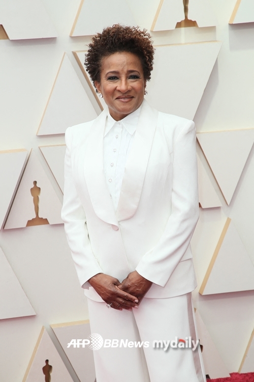 U.S. celebrity comedian Wanda Sykes, 57, accused Will Smyths, 53, of disgusting with the actions of Cristiano Ronaldo Rock, 57, at the Academy Awards.Wanda Sykes was on stage with Amy Schumer and Regina Hall and was well received for her role as an Academi host.He appeared on the Ellen DeGeneres Show on Thursday and thought, Can this really happen at first? My friend Cristiano Ronaldo Rock was so sorry.Will Smyths assault was disgusting: he was really unwell, and hes still suffering trauma.Ellen DeGeneres also said, I do.How disgusting it is to have Academi stay Will Smyths at the ceremony, enjoy the rest of the show, and win the prize, said Sykes.If you assault someone, youll be ushered out of the building. It was disgusting to keep Will Smyths alive.Its been done in a way that we didnt expect, Academi told The Associated Press Thursday.We want to make it clear that Will Smyths was asked to leave the ceremony and refused.If it did, I recognize that I could have handled this situation differently. The Academy leadership has launched a disciplinary process against Will Smyths.The 94th Oscar television broadcast was intended to celebrate many of our societys people who did amazing things last year, the leadership said in a letter to members on Monday.I am angry and angry that those moments are overshadowed by the candidates unacceptable harmful behavior.The letter, signed by Chairman David Rubin Academi and CEO Dunn Hudson, also stated that Academis board will now decide on appropriate action for Will Smyths.Earlier, Cristiano Ronaldo Rock said at the 94th Academy Awards on the 27th (local time) to present a feature documentary award.I cant wait to see J.I.J.I.J.2.Jadas shaved hairstyle made an improvised joke, but Will Smyths, who couldnt stand the minute, stumbled out and slapped Cristiano Ronaldo Rock in the cheek.Jada has maintained her shaved hair style since she suffered from alopecia; Cristiano Ronaldo Rock was known to have not known Jadas alopecia.