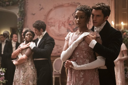 The Netflix original series Brizzerton, which was loved by the social love story of London in the 1800s, returned to Season 2 in a year and a half.But why is it that the audiences response is not so good for the fun that falls short of Season 1, and why does Bridgerton 2 feel different from Season 1?The characters and backgrounds of the Bridgerton 2 remain the same: the eight brothers and sisters of the Bridgerton family are the center of the play, and as always, they are busy searching for a mate in the social age.Women try to be seen by Queen Letizia of Spain to become the best new brush of the season, and men are courting to win the Blood Diamond.There is no love in their marriage, where the honor of the family is the priority.The main character, on the other hand, is a striking difference: as the original Julia Quinn novel changed its main character in each volume, the drama changes by season.In Season 1, Daphne (Phoebe Dineber), the eldest daughter, and Season 2, are led by their eldest son Anthony (Jonathan Bailey).Anthony, the eldest son who decided to marry for the family, tries to propose to Edwina Sharma (Charitra Chandran), whom Queen Letizia of Spain chose as Blood Diamond.But as she is drawn to Eddiewinas step-sister Kate Winslet Sharma (Simon Ashley), she conflicts between love and her eldest sons duties.Its not that different from Season 1, but the pace of the city hall is slower, because the power to draw stories has weakened.Unlike Season 1, which has increased immersion from the first meeting of Daphne, Love and Simon to the rapid development of life since marriage, Season 2 takes a long time for Anthony and Kate Winslet to realize their own minds and communicate with each other.The trauma of the two men, who have been burdened with the weight of the head due to the death of their father, causes the development of sweet potatoes in a suitable obstacle to express conflict.The breathtaking feelings between the male and female protagonists also feel weak.Season 1 was famous for its disturbance level, which was the way to express things that burned in situations where Daphne, Love and Simon, who denied each other, felt subtle emotions at some point and were taboo, which became a point for viewers to sweat their hands.It was also a lot of fun to focus on the emotional line that was full of happy marriages, such as conflicts that they did not even think about.However, in Season 2, only the contents of pushing each other out more focused on trauma and the narrative became scarce.But the attraction of the Bridgerton is clear, and the identity structure, costumes, and landscapes that reveal the times are interesting.It is not tolerated in the present age, but it is something that can be understood because it is 1800s.Even if the evaluation of Bridgerton 2 is mixed, it is even if it is overwhelmingly the first place in the Netflix TV series (21-27, English category) with a total of 193,302 million viewing hours during the week.Bridgerton was confirmed early on in Season 3.In the order of the original, it will be the story of Benedict, the second son of the Bridgerton family, but the drama season may flow differently, so fans are paying attention.Especially when the season 2 is over, the new Black (Claudia Jesse) finds out the identity of Lady Whistledown, many people wonder about the story of Orange Is the New Black and Penelope, and it is worth looking forward to the next seasons protagonist.