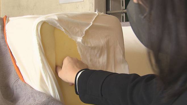 실제 판매됐던 가짜 매트리스. 내부가 정품과 달리 두 겹으로 되어 있다.