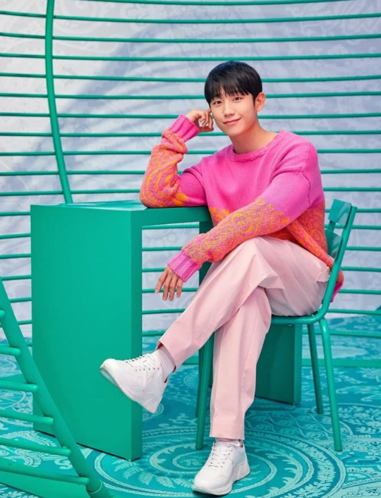 On the 5th, Jung Hae In posted a picture through his instagram.In the open photo, Jung Hae In poses in pink knits and pants, and Jung Hae Ins cute smile with a mouth-tailed look attracts attention.The fans commented, I wanted to see spring, but it is spring when I see Jung Hae In, Pink looks so good, It is handsome and National Handsome Guy.Meanwhile, Jung Hae In appeared in the movie Unframed - BlueHappiness directed by Actor Ji Hoon last December.Unframed - Blue Happiness is a story that pursues happiness that is not caught up even if Chan Young, who dreams of ordinary life while facing anxiety and anxiety about the future, tries hard.