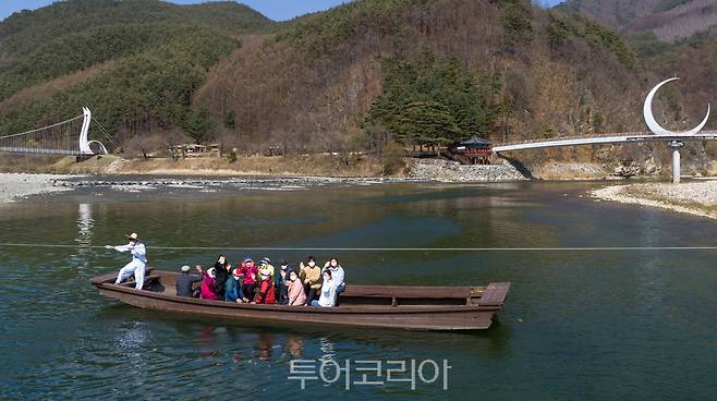 강원도 정선여행의 이색 체험 '줄배 아우라지호'